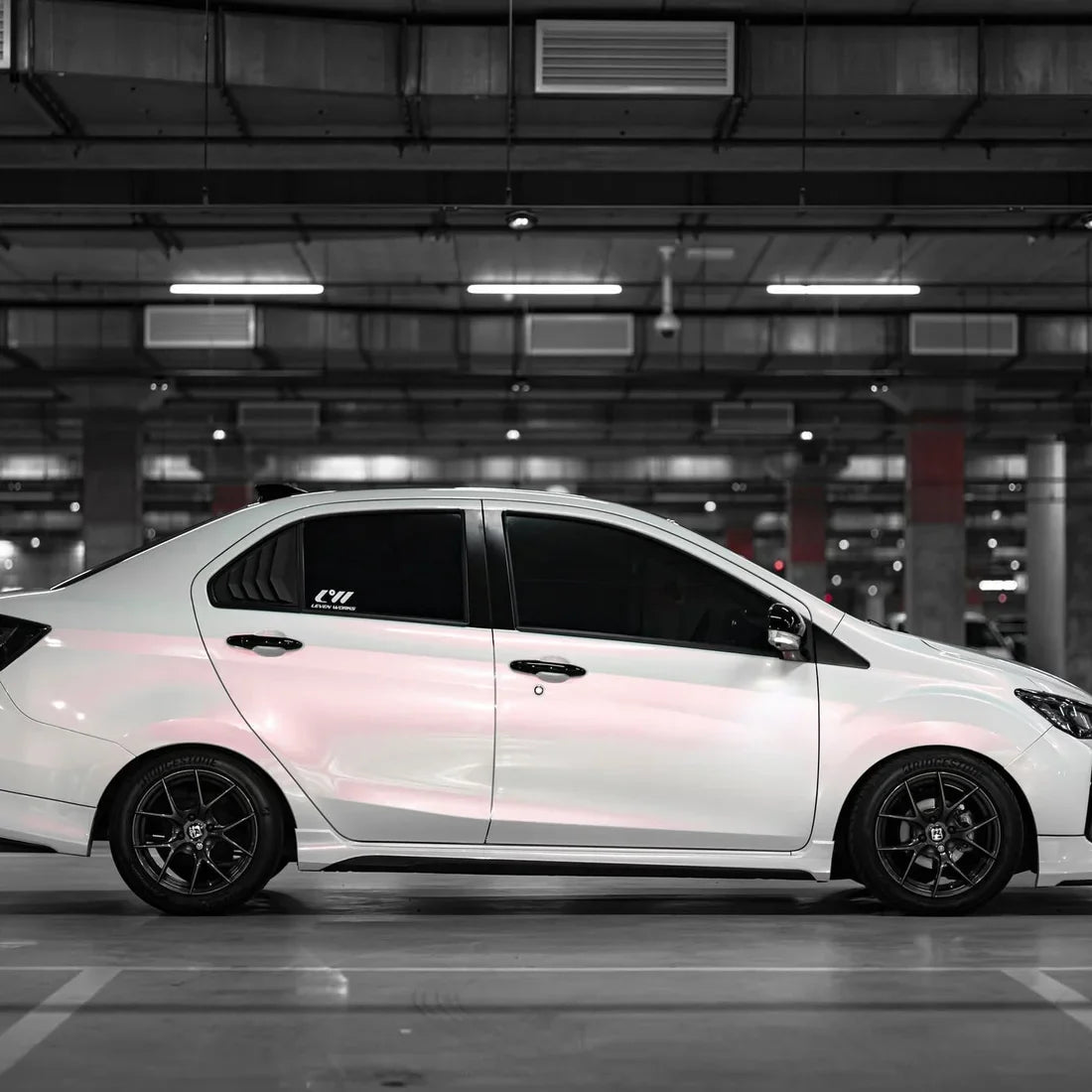 High-Gloss Chameleon Creamrose Pearl Vinyl Wrap side