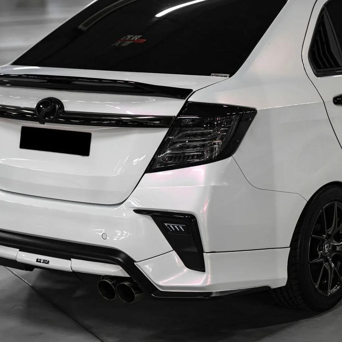 High-Gloss Chameleon Creamrose Pearl Vinyl Wrap side Light