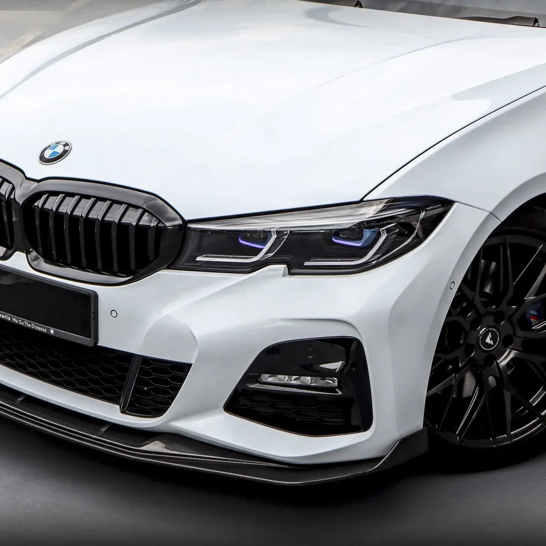 diamond white glitter glossy Vinyl wrap on BMW front Side