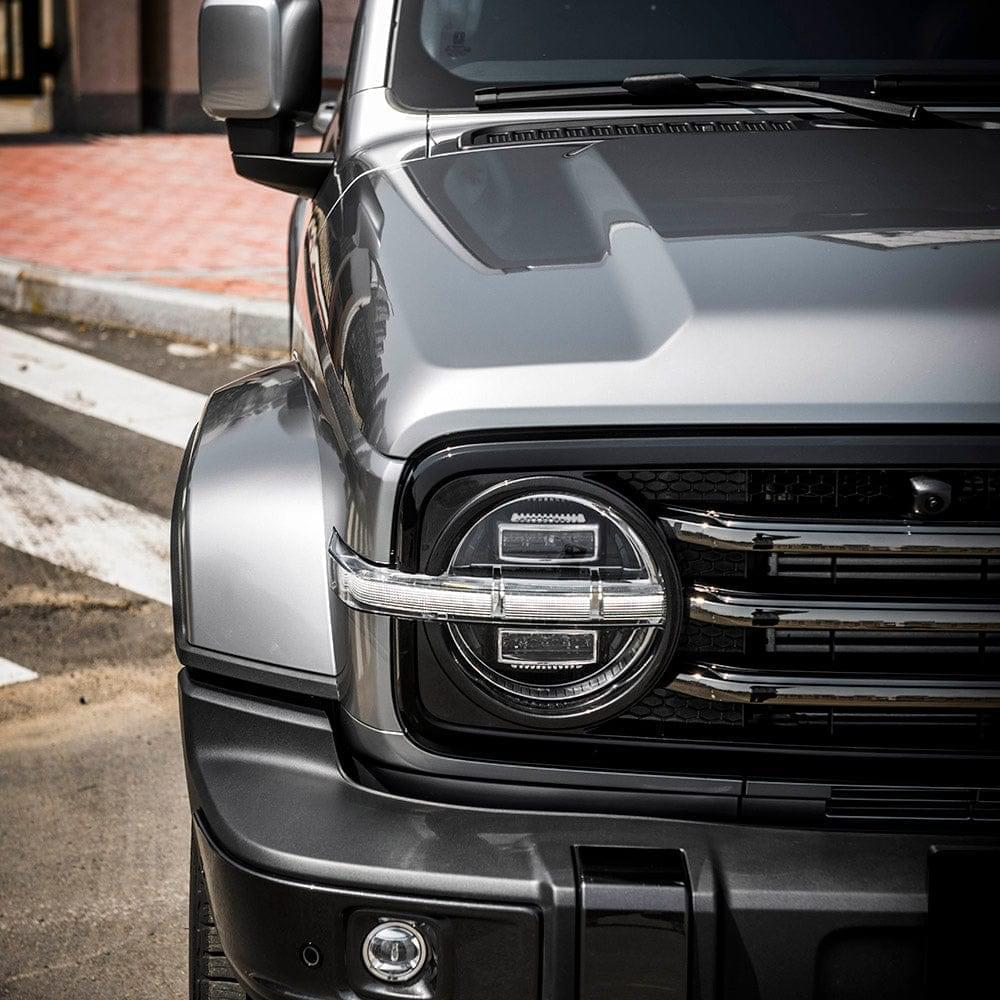 Detailed close-up of the Tank SUV’s headlight and front fender wrapped in TeckWrap’s premium gloss vinyl.