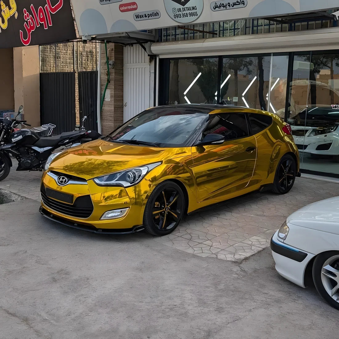 Hyundai finished with a vinyl wrap Yellow Gold Mirror Chrome.