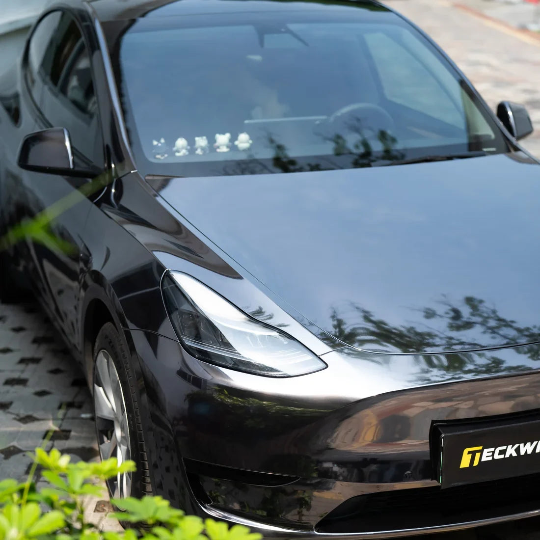 Jet Black Mirror Chrome vinyl wrap Tesla