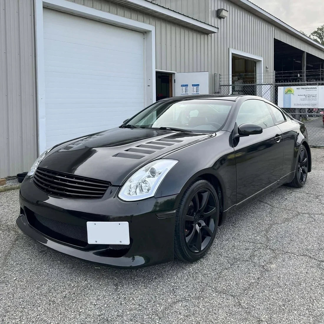 Gloss Metallic Ebony Sparkle Vinyl Wrap car’s curved body work.