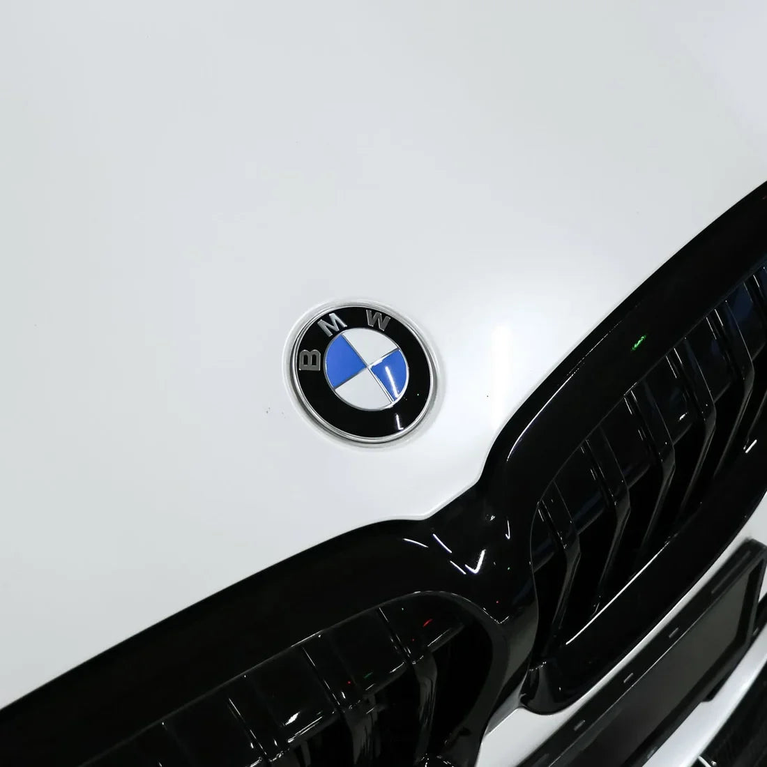 White Pearl Glitter Gloss vinyl wrap BMW 3 Series logo profile.