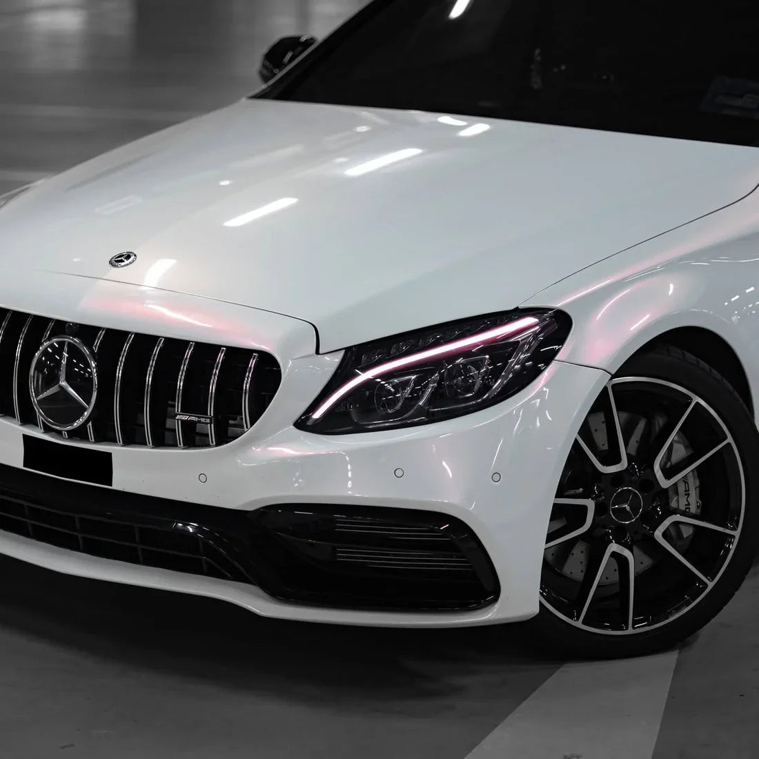 High-Gloss Chameleon Creamrose Pearl Vinyl Wrap mercedes front Light