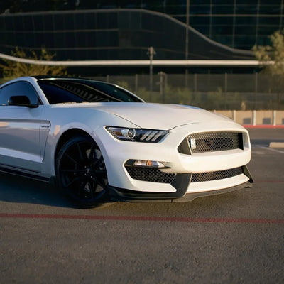 High-Gloss Chameleon Creamrose Pearl Vinyl Wrap mustang in sunlight