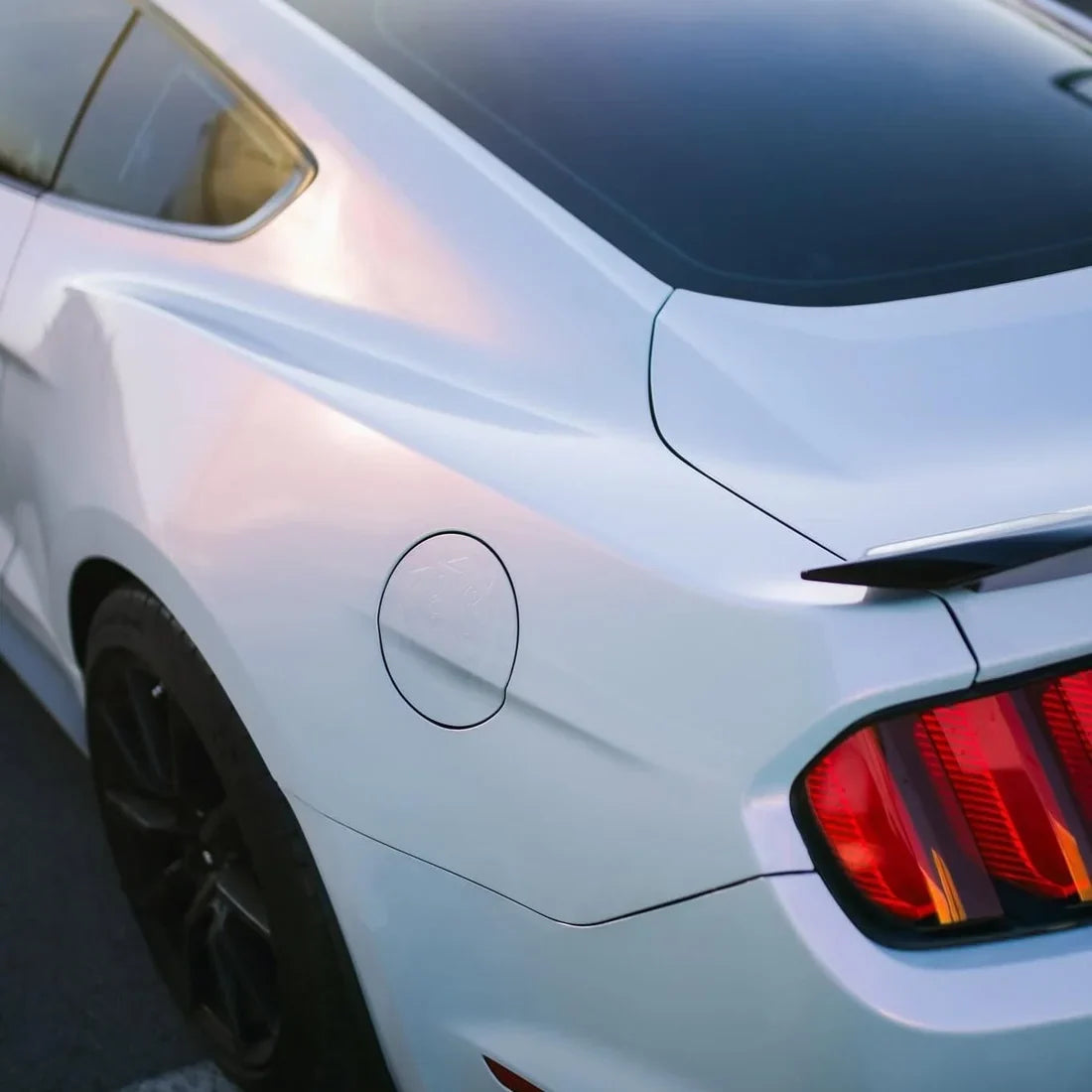 High-Gloss Chameleon Creamrose Pearl Vinyl Wrap mustang Light