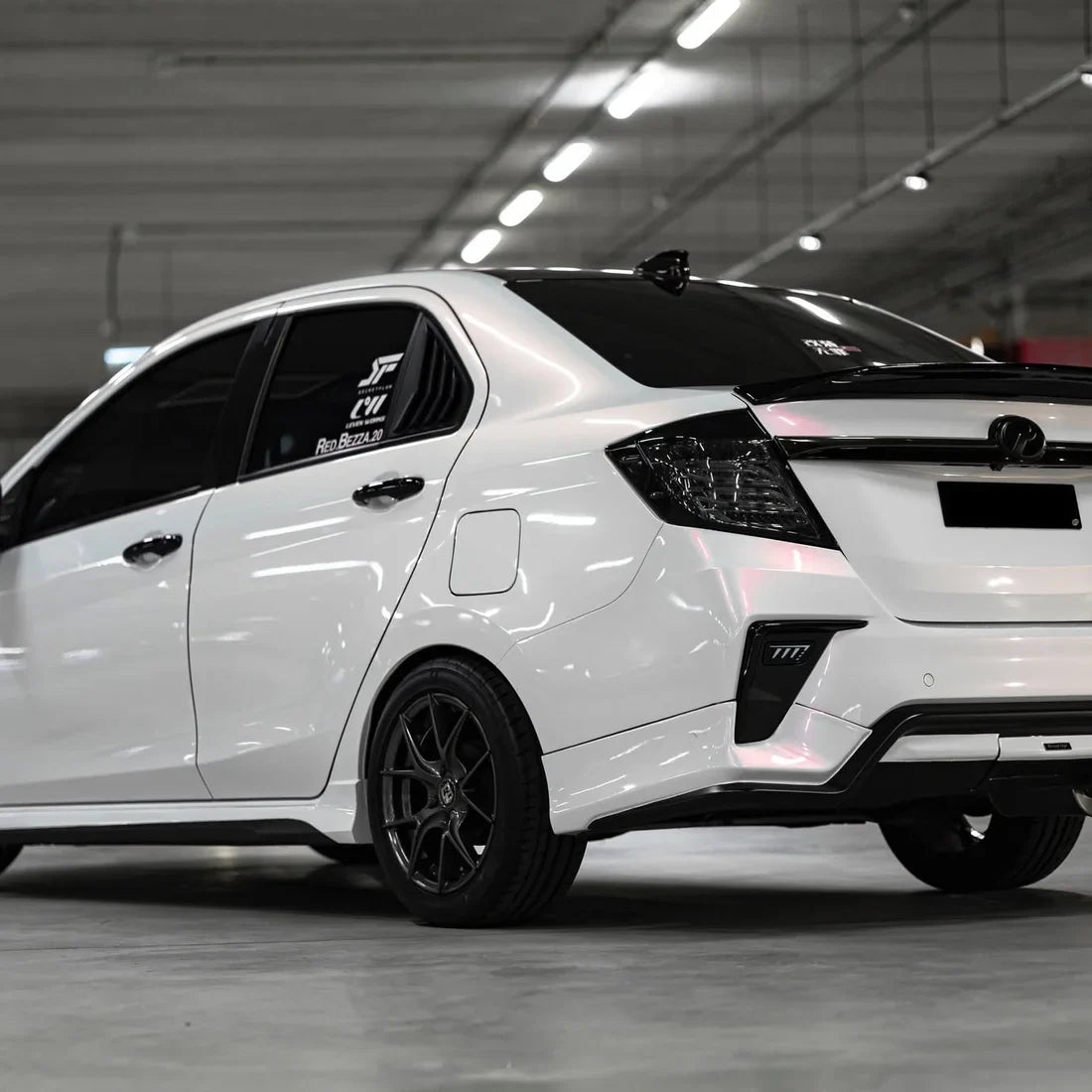 High-Gloss Chameleon Creamrose Pearl Vinyl Wrap with Black tyre