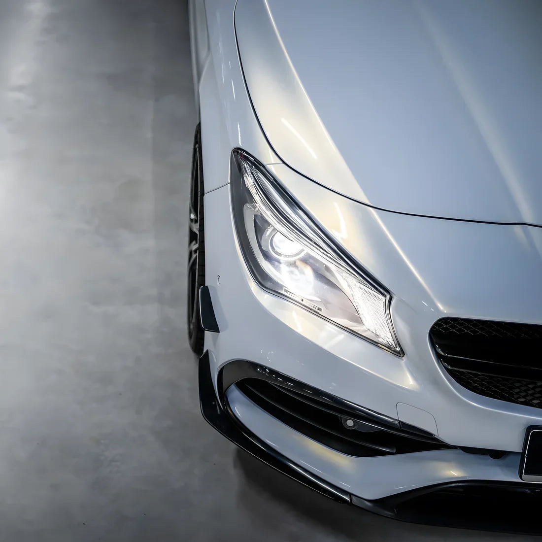 close look of gold pearl white chameleon vinyl wrap