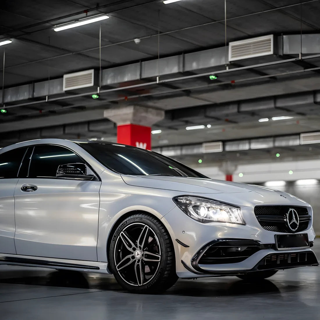 gold pearl white chameleon vinyl wrap on mercedes