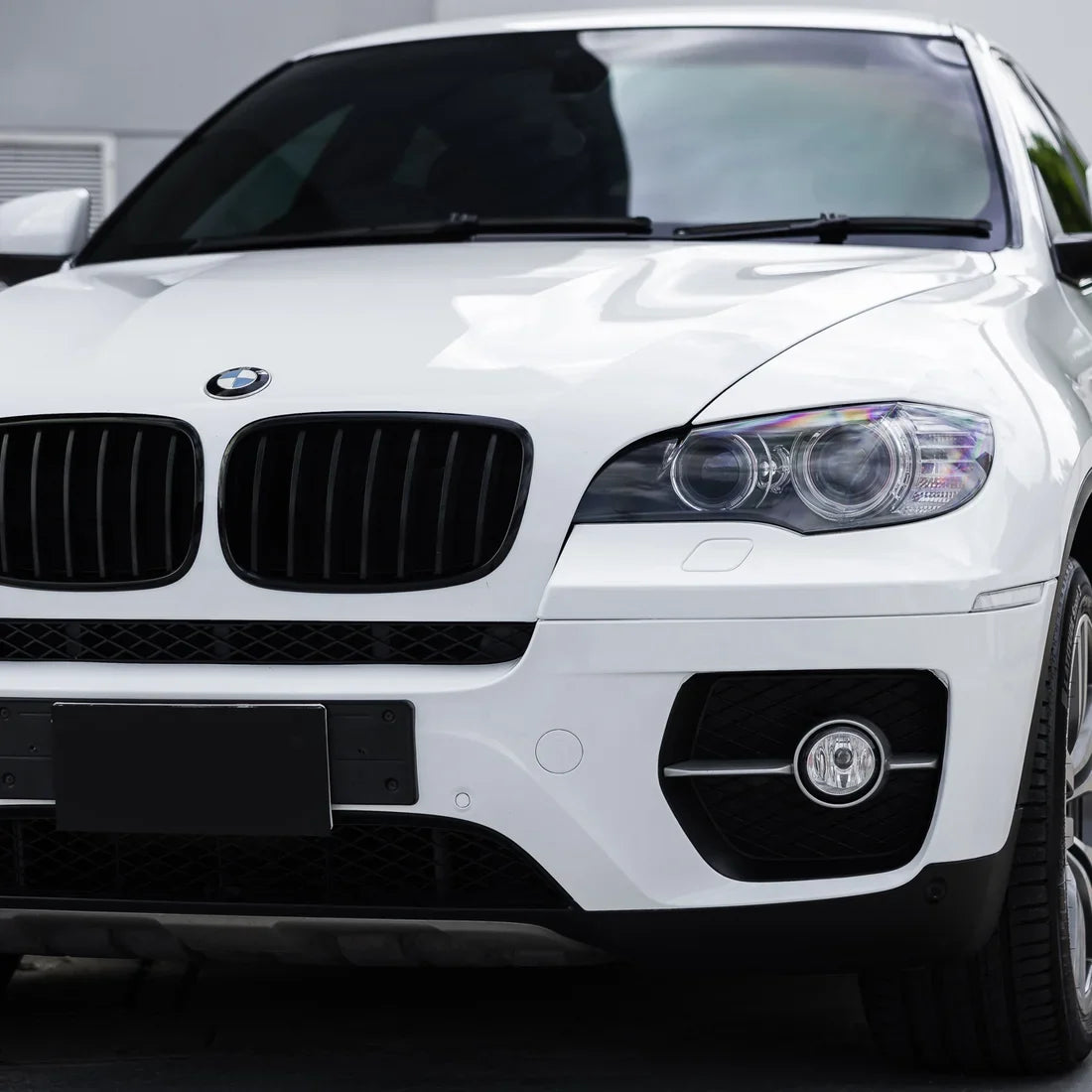 Frosted pearl white chameleon vinyl wrap