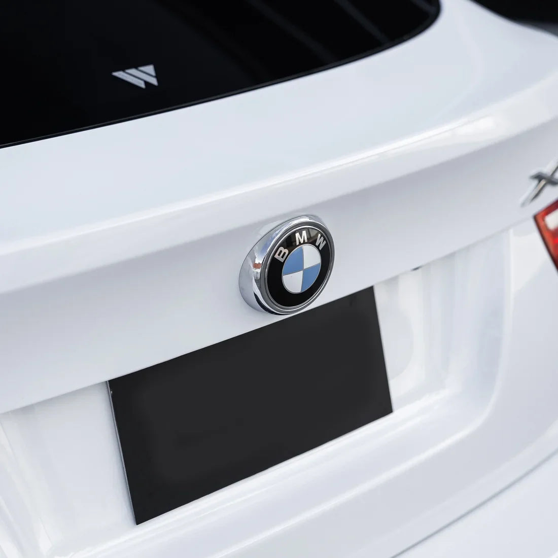 bmw with the wrap of frosted pearl white chameleon Vinyl