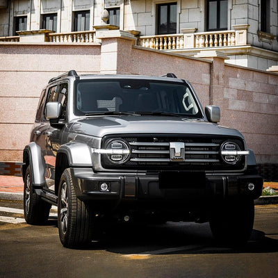 Tank SUV fully wrapped in TeckWrap Gloss Arctic Silver , featuring a bold, polished silver look with deep gloss 