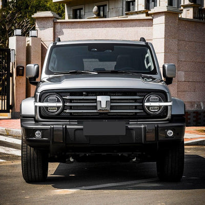 Frontal view of the Tank SUV in TeckWrap Gloss Arctic Silver Vinyl Wrap, emphasizing the full-body high-gloss 