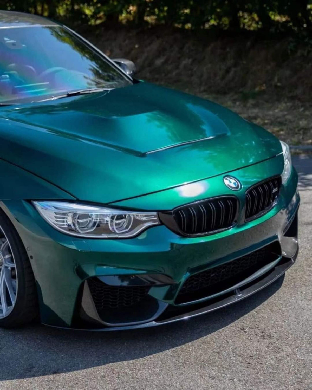 BMW sedan in Hunter Green  glossy wrap