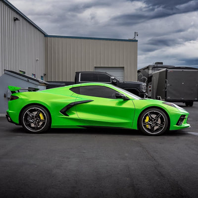 Side view of a Corvette wrapped in vibrant Kelly Green (RB22-HD) gloss vinyl, emphasizing its dynamic contours and sporty silhouette.